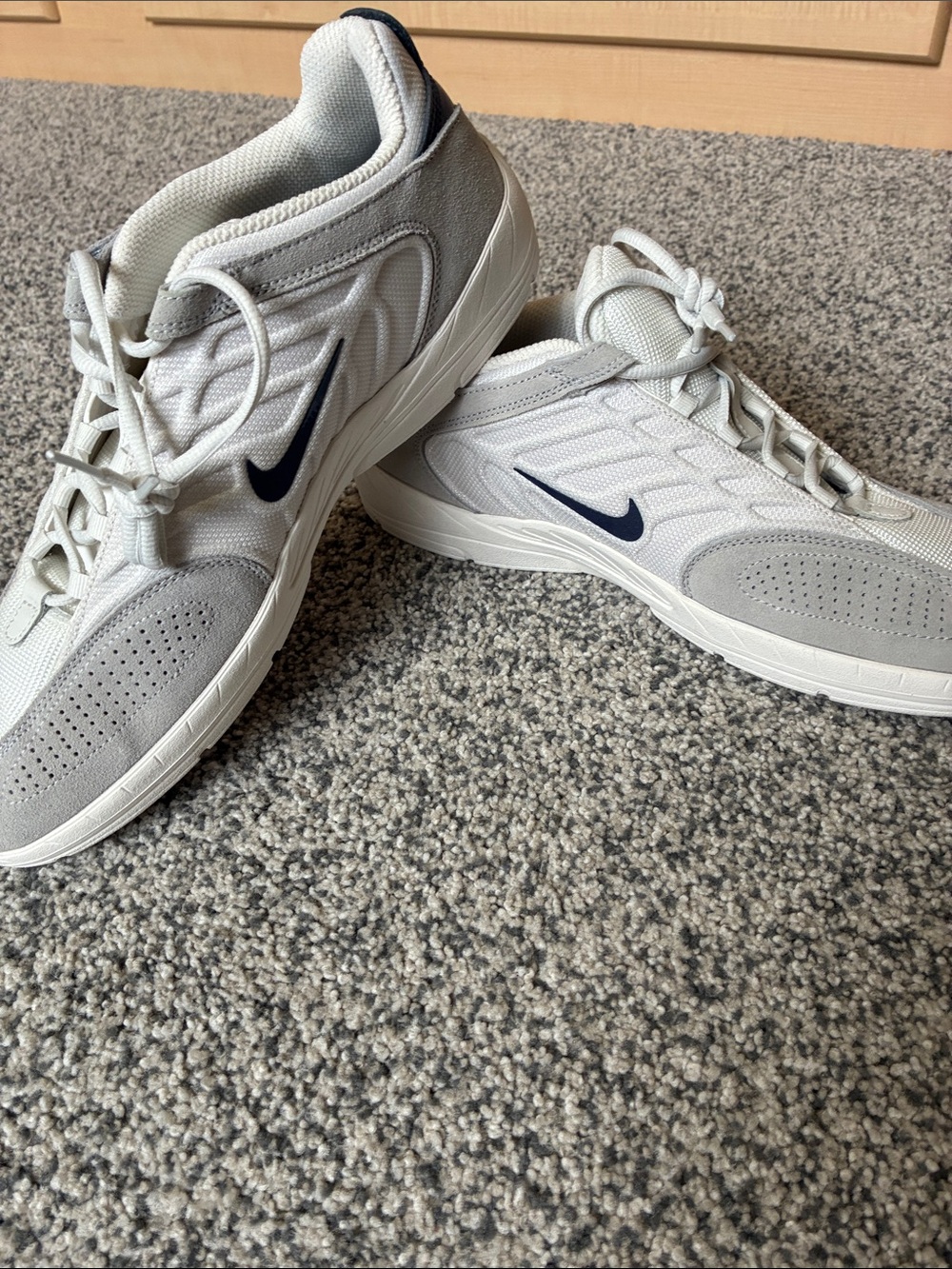 Nike SB Men’s White/Light Gray Shoes. Size 12. NWOT
